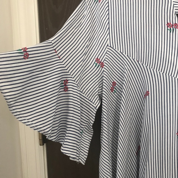 🆕 Lady’s Floral top - chest 40” L22” - Picture 5 of 6